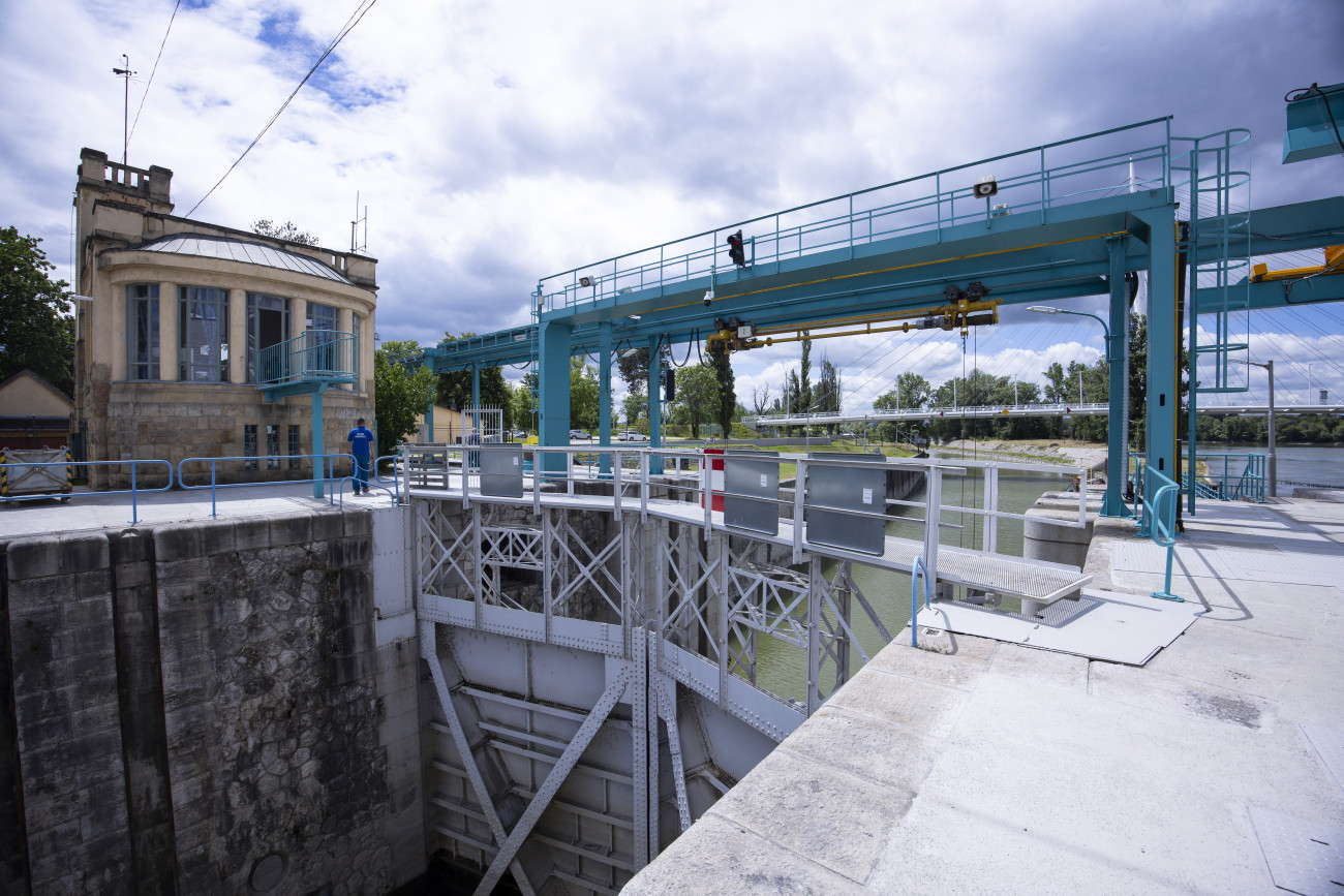 Budapest, 2025. május 26.
A Kvassay-szivattyútelep Budapesten 2025. május 26-án. Befejeződött a Kvassay-szivattyútelep megvalósítása és a Kvassay-vízerőtelep energetikai és gépészeti rekonstrukciója, fejlesztése; a létesítmények javítják a Ráckevei (Soroksári)-Duna vízellátását, valamint a Duna-Tisza-közi Homokhátság vízpótlását.
MTI/Hegedüs Róbert