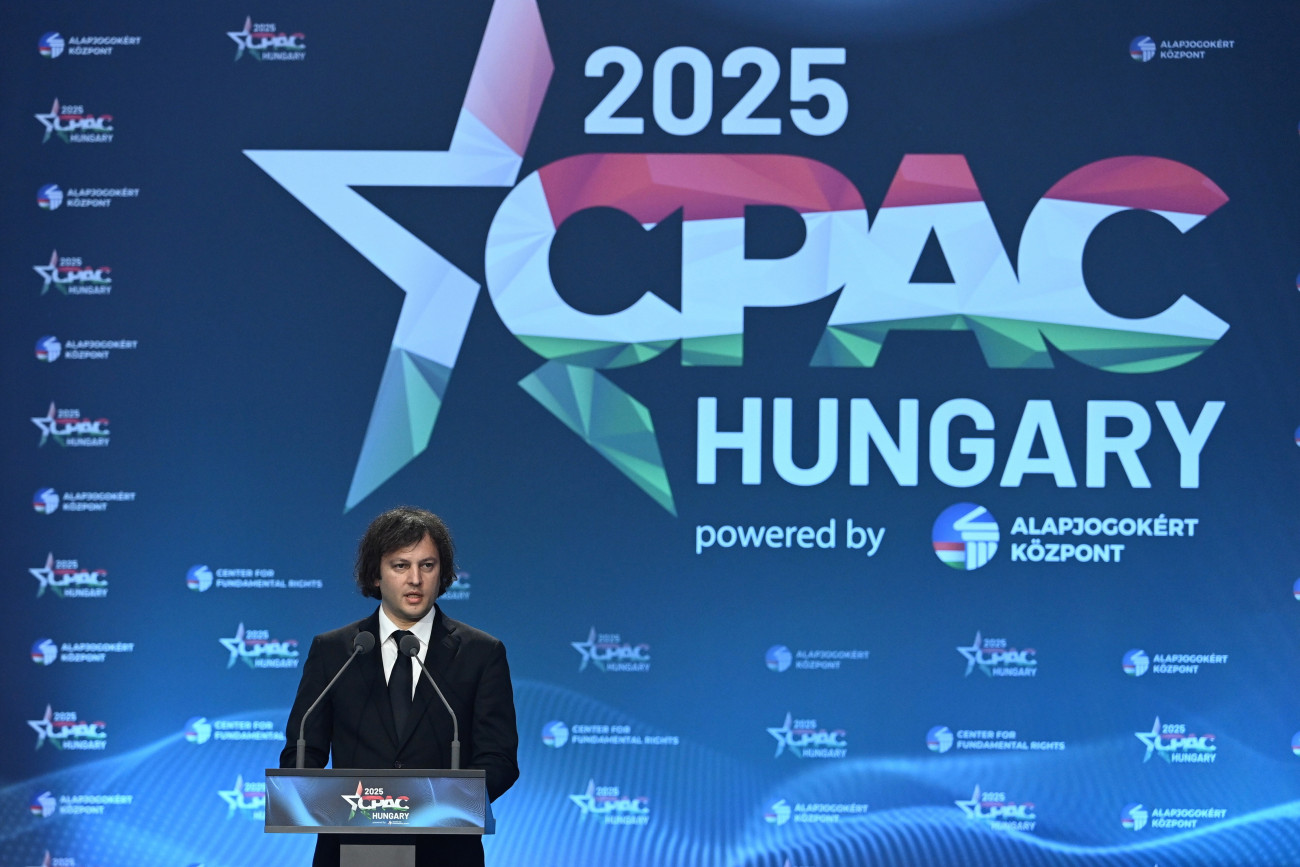 Budapest, 2025. május 29.
Irakli Kobakhidze georgiai miniszterelnök beszédet mond a kétnapos CPAC (Konzervatív Politikai Akció Konferencia) Hungary 2025 megnyitóján a Budapest Kongresszusi Központban 2025. május 29-én.
MTI/Máthé Zoltán