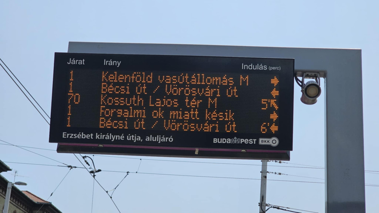 A leállás idején nem frissültek az indulási időpontok a FUTÁR tájékoztatóján (Forrás: Infostart)