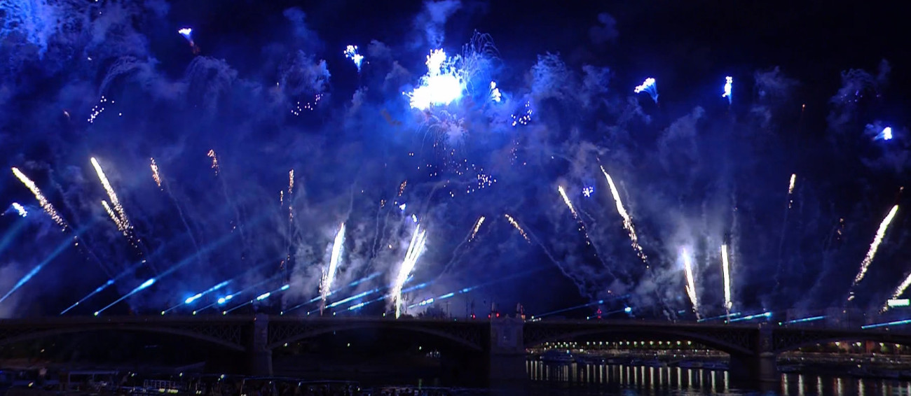 Hirmagazin,Hirmagazin.eu,Hirmagazin.eu Online Média,Hirmagazin az én médiám,tűzijáték,Budapest,augusztus 20,Szent István nap,ünnepi program,Duna-part,tűzijáték show,nemzeti ünnep,fényjáték,látványosság,ünnepség,Magyarország születésnapja,államalapítás,ünnepi hangulat,augusztus 20 tűzijáték