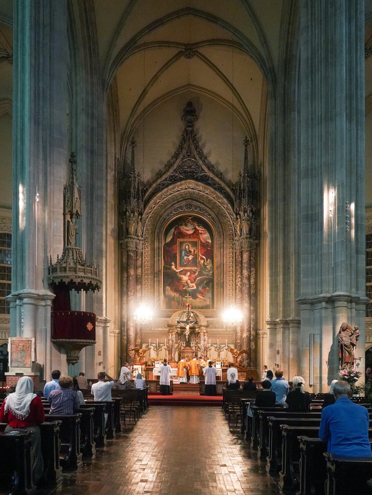 Bécs, 2025. szeptember 2.
A Szent István király tiszteletére tartott ünnepi szentmise a Havas Boldogasszonyról elnevezett bécsi minorita templomban 2025. szeptember 2-án.
MTI/Filep István