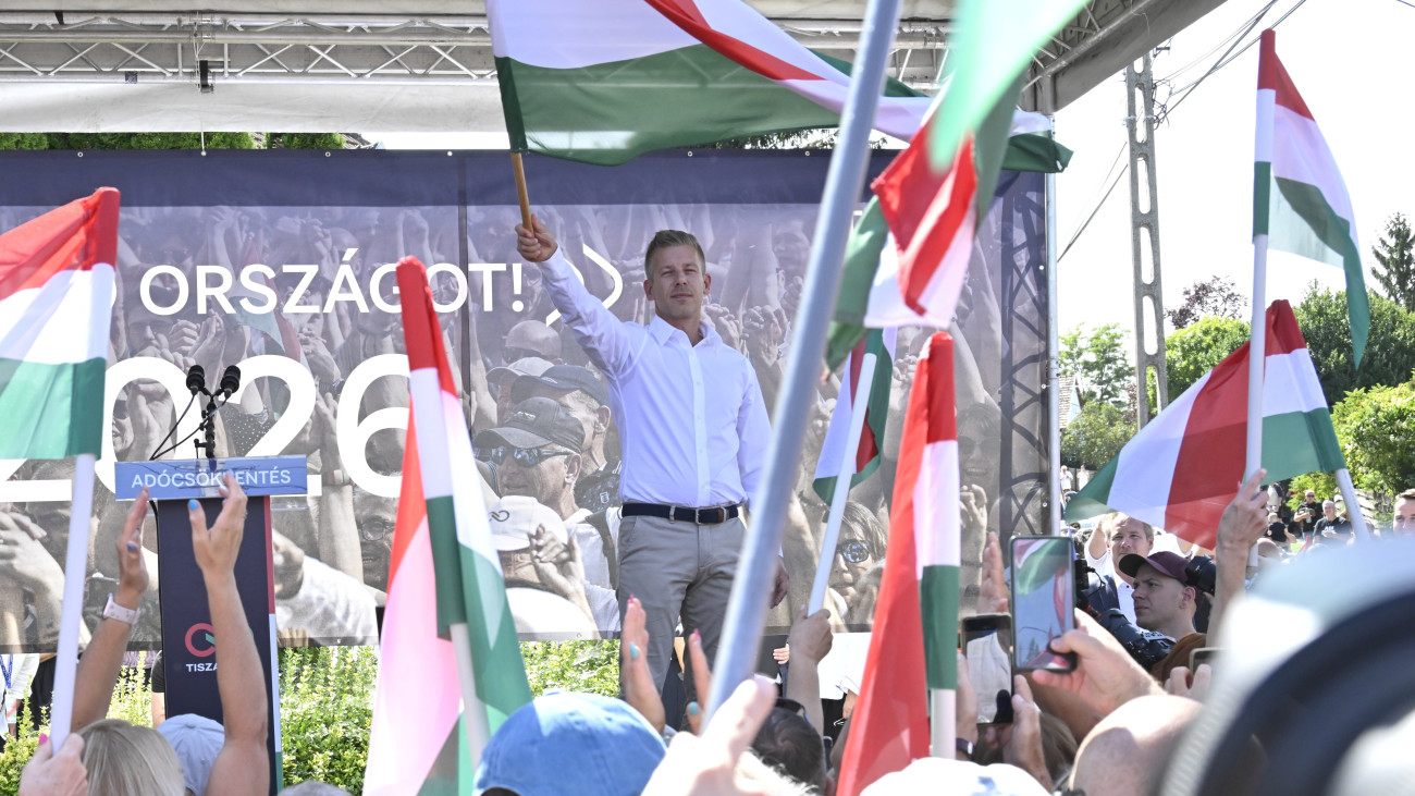 Kötcse, 2025. szeptember 7.
Magyar Péter, a Tisza Párt elnöke beszédet mond a párt kötcsei rendezvényén 2025. szeptember 7-én.
MTI/Szigetváry Zsolt