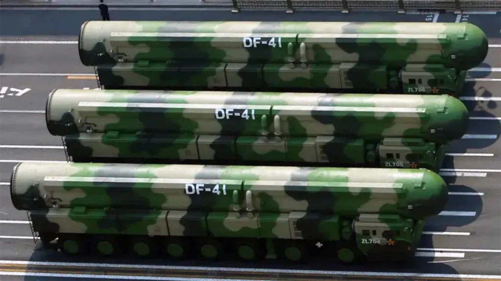 A 2017-ben szolgálatba állt DF-41 interkontinentális ballisztikus rakéták (ICBM).
