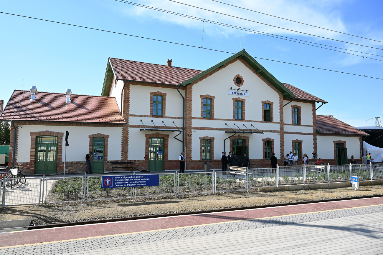 Lőkösháza, 2025. szeptember 23.
A lőkösházi vasútállomáson a Békéscsaba és Lőkösháza között megvalósult vasúti vonalszakasz fejlesztésének átadó ünnepségének napján, 2025. szeptember 23-án.
MTI/Máthé Zoltán