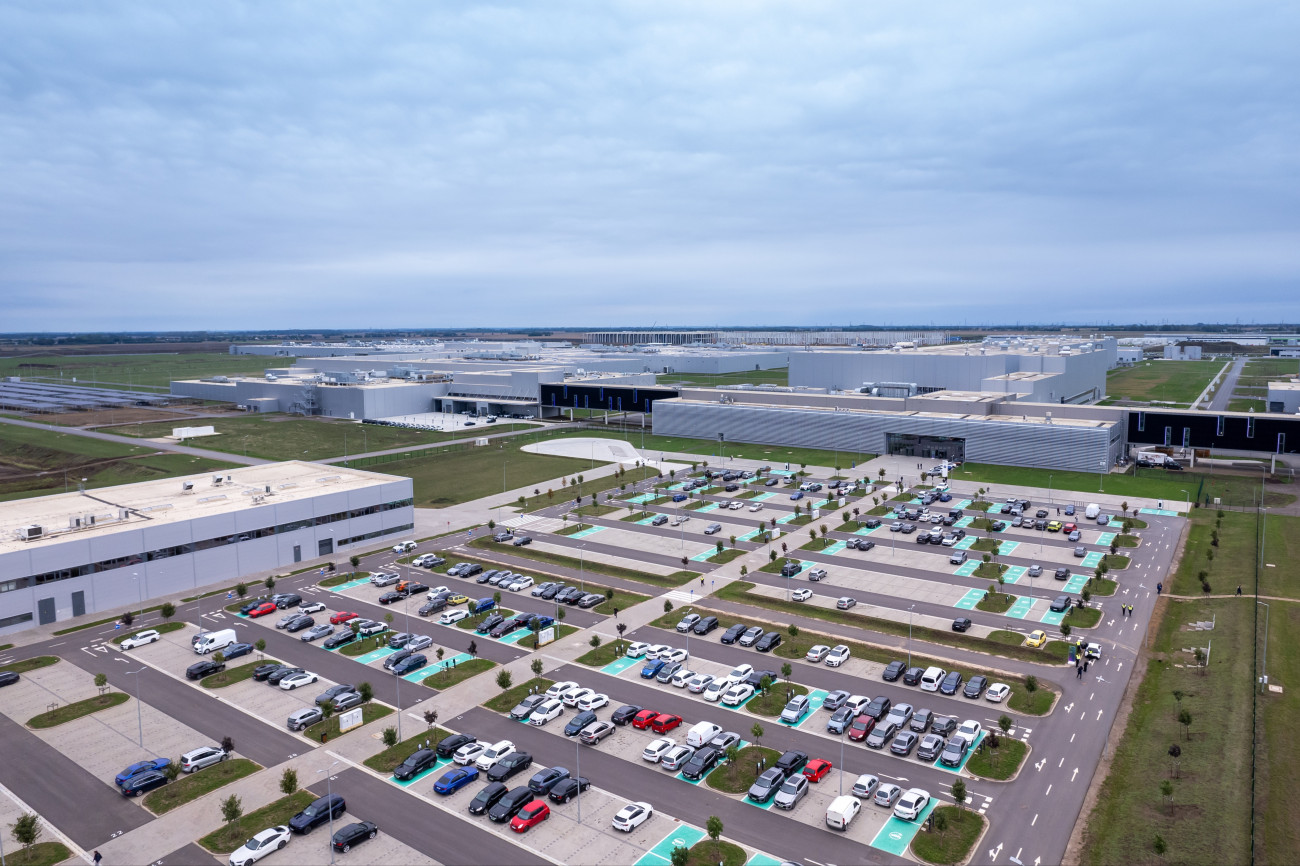 Debrecen, 2025. szeptember 26.
A drónnal készült képen a BMW Group debreceni gyára a hivatalos megnyitó napján, 2025. szeptember 26-án.
MTI/Czeglédi Zsolt