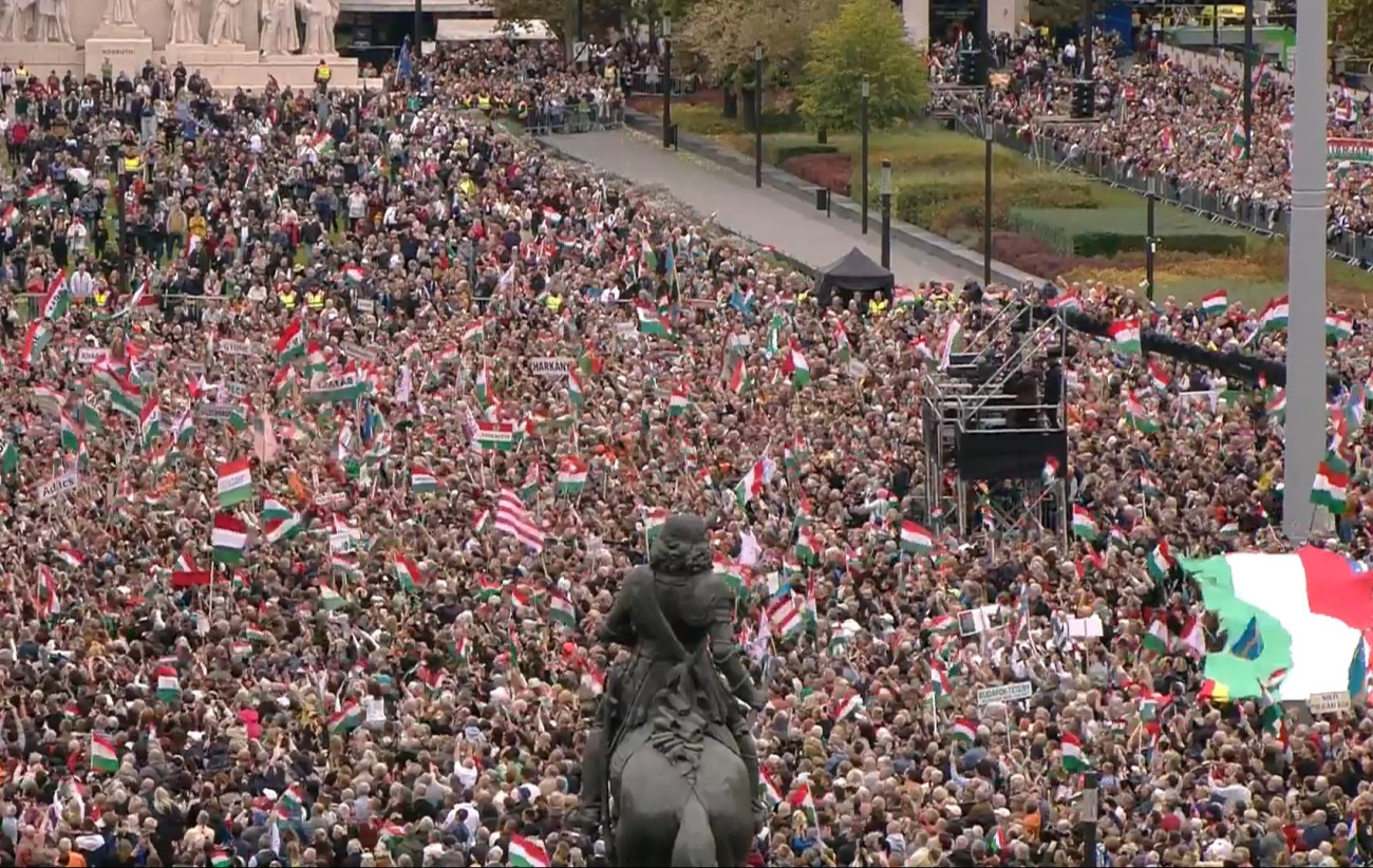 Ünnepi megemlékezés 2025. október 23-án a Kossuth téren (Forrás: Facebook/Orbán Viktor)