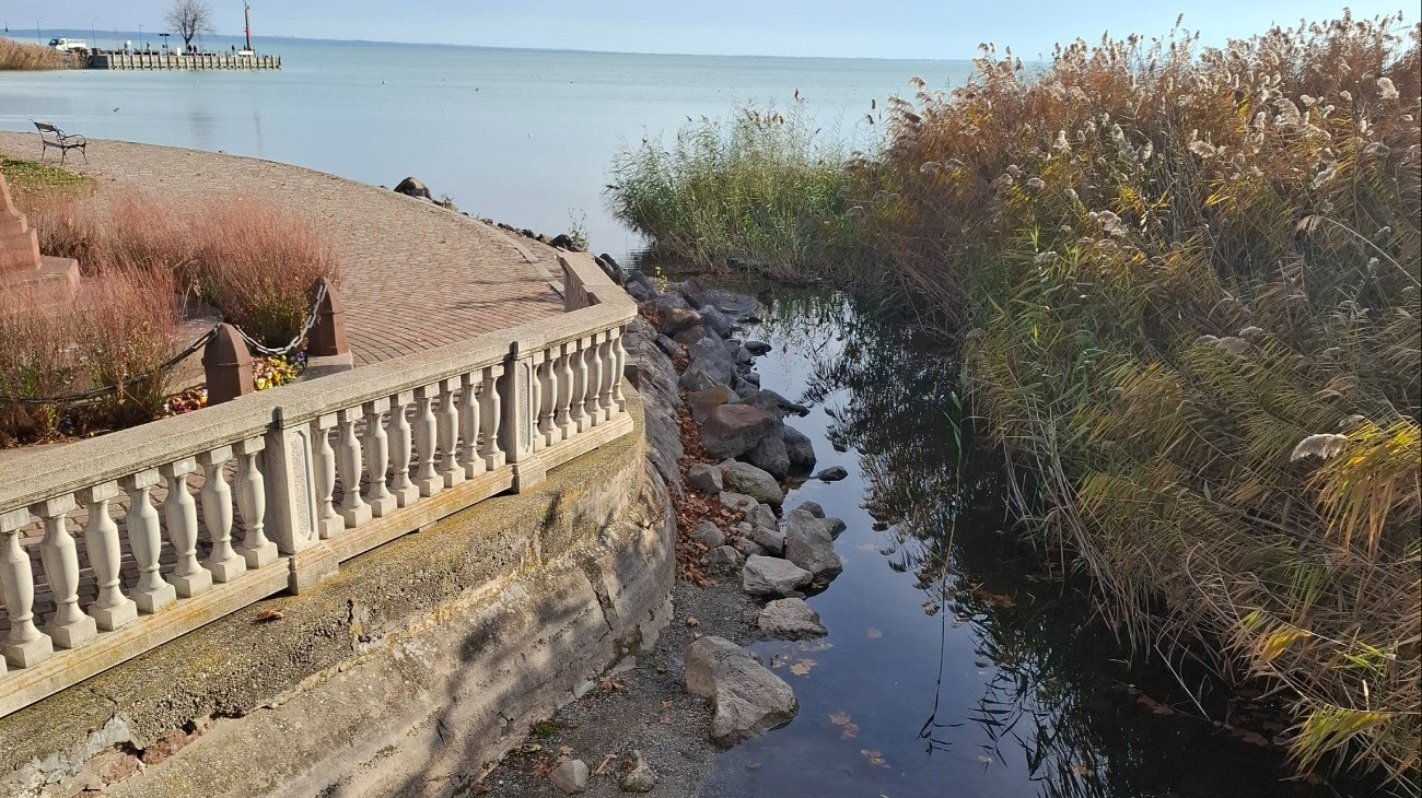 Igen alacsony a Balaton, ezt egy csatorna is mutatja.
