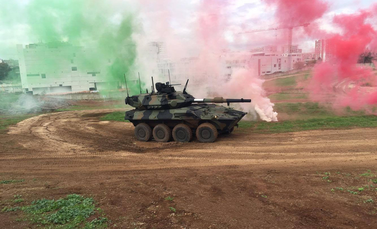 Az olasz hadseregben folyik a tovább fejlesztett, B2 Centaurok rendszeresítése. Ezeket már 120mm-es löveggel látják el és a páncélzatukat is megerősítették. Kép: Osint Defender Italy