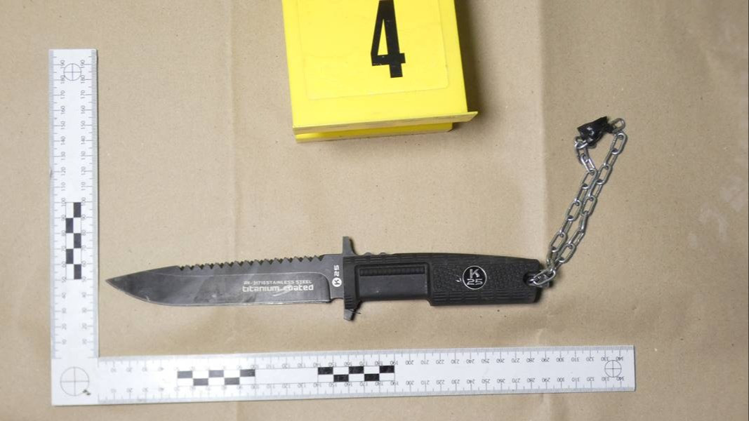 A budaörsi rendőrök elfogták azt a 47 éves férfit, aki késsel és fegyvernek látszó tárggyal támadt a szomszédaira.
Police.hu