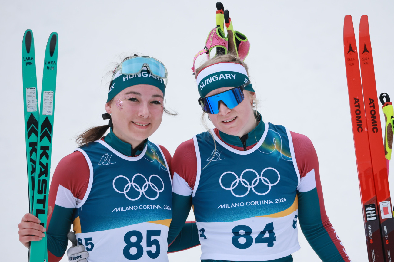 Tesero, 2026. február 12.
Laczkó Lara Vanda (b) és Pónya Sára, miután célba ért a 2026-os milánói-cortinai téli olimpia nõi szabad stílusú 10 kilométeres sífutásában Teseróban 2026. február 12-én.
MTI/EPA/Hannibal Hanschke