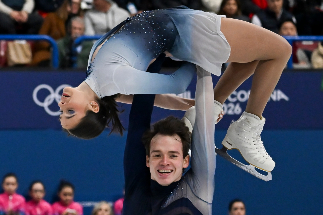 Assago, 2026. február 16.
Pavlova Maria és Sviatchenko Alexei a kûrjét mutatja be a mûkorcsolyázó párosok versenyében a 2026-os milánói-cortinai téli olimpián az assagói Forum di Milano sportarénában 2026. február 16-án.
MTI/Illyés Tibor
