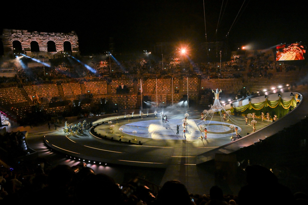 Verona, 2026. február 22.
A 2026-os milánói-cortinai téli olimpia záróünnepsége a Verona Arénában 2026. február 22-én.
MTI/Illyés Tibor