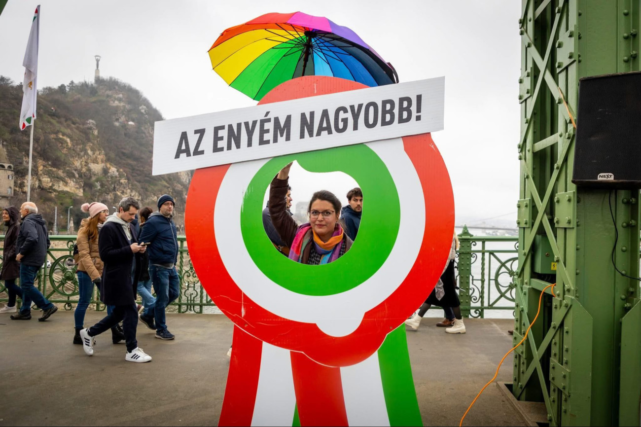 Facebook/Magyar Kétfarkú Kutya Párt