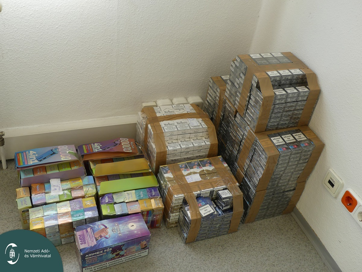 A NAV által lefoglalt csempészcigaretta és elektromos dohánytermékek. Forrás: NAV