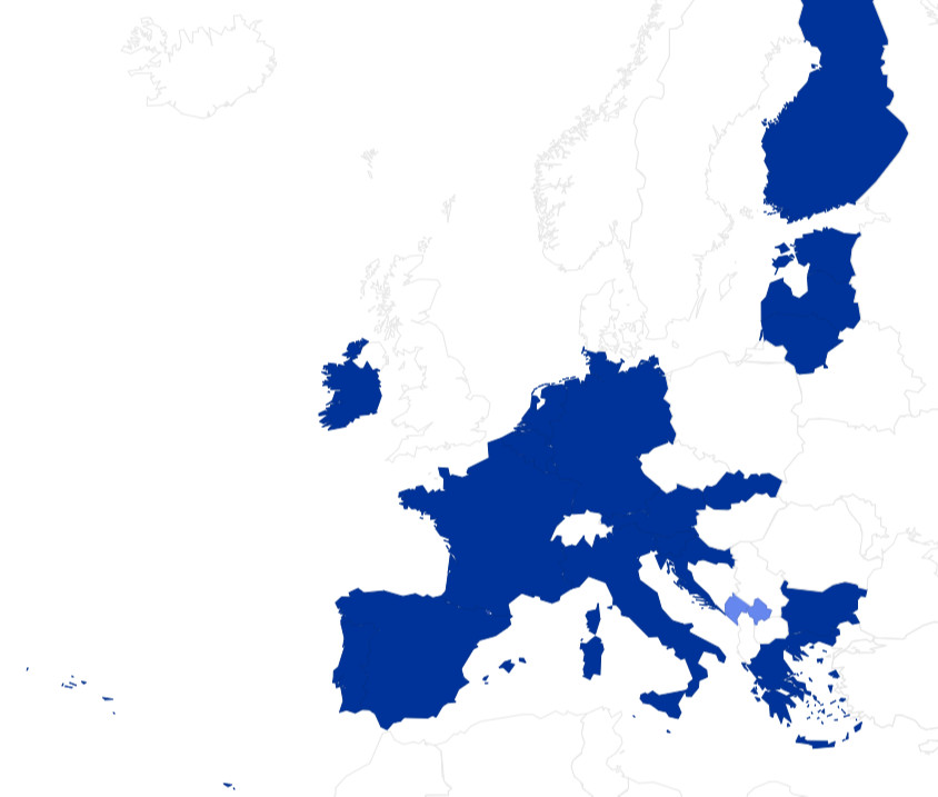 Eurozóna tagállamok (sötétkék) és speciális eurót használó államok (világoskék)
