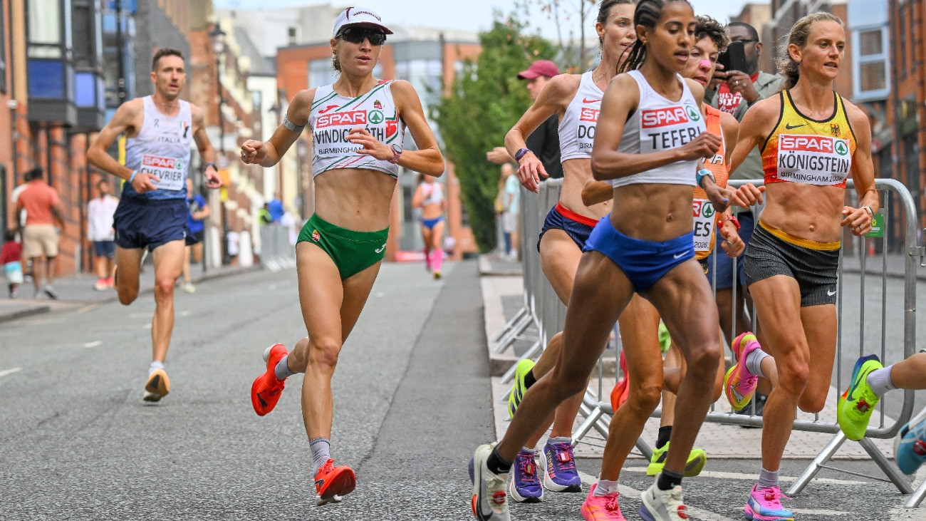 Birmingham, 2026. augusztus 16.
Vindics-Tóth Lili Anna (k) versenyez a nõi maratonfutásban a birminghami atlétikai Európa-bajnokságon 2026. augusztus 16-án.
MTI/Czeglédi Zsolt