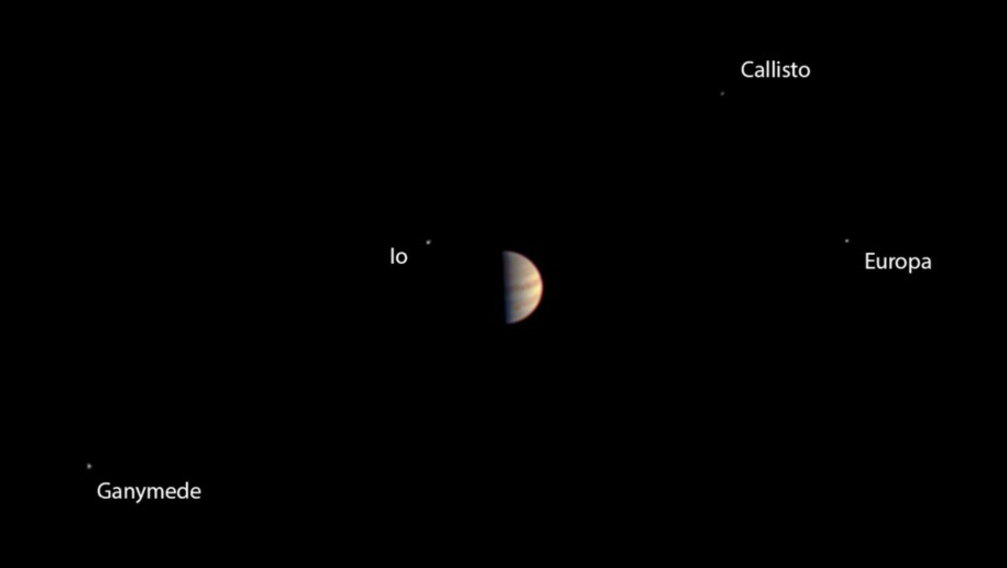 Ilyen a Jupiter a Juno űrszondáról nézve