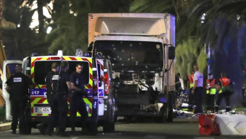 Terror - Tömegbe hajtott egy kisteherautó Nizzában