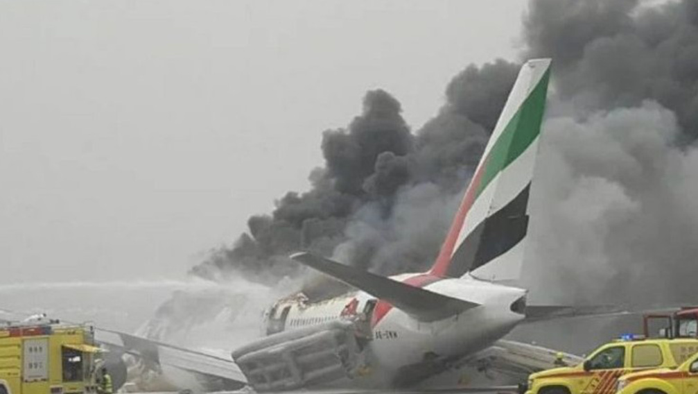 Kigyulladt egy repülőgép Dubaiban