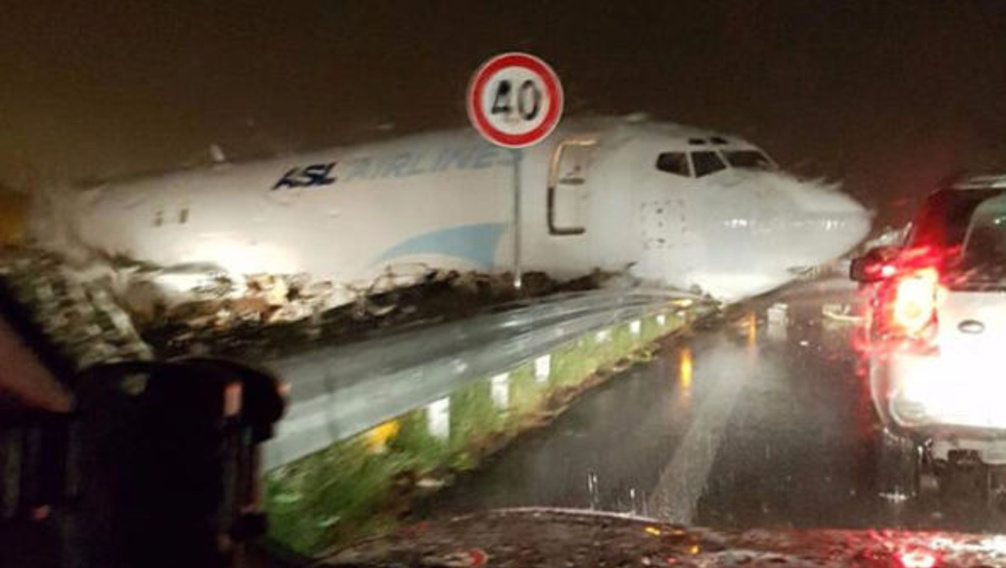 Túlfutott a leszállópályán egy magyar repülőgép Olaszországban