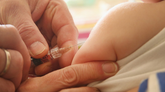 Egyeztetni kellene a védőoltási rendszerről