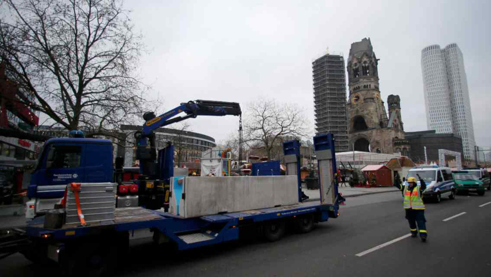 Betonkordon védelmében újra megnyitott a berlini karácsonyi vásár