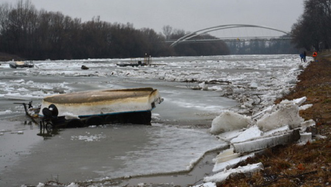 Megdöbbentő fotók a jeges ár szolnoki pusztításáról