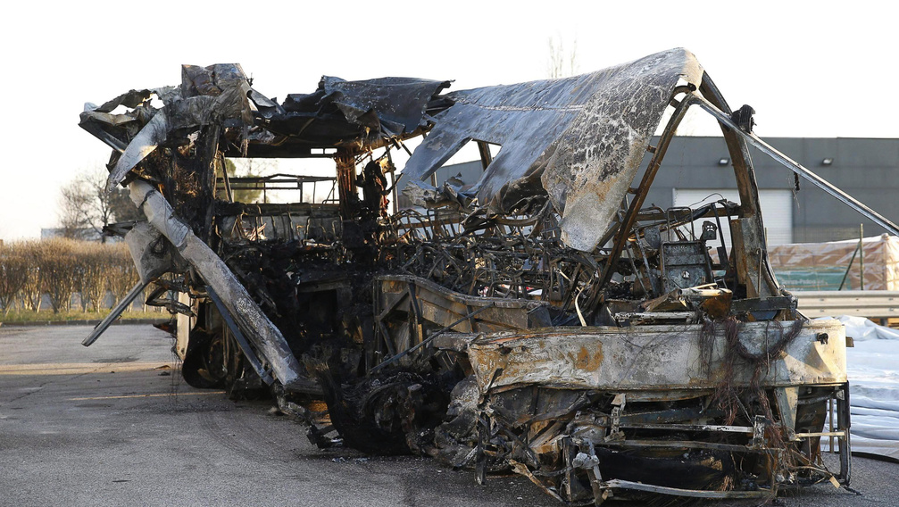 Veronai buszbaleset: plusz üzemanyagtartály súlyosbíthatta a helyzetet