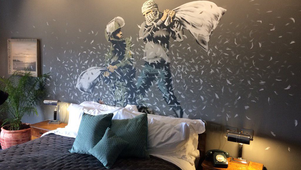 Lakjon Banksy, a graffitikirály szállodájában - képgaléria