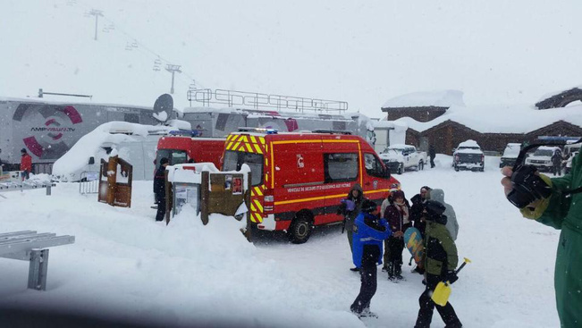 Újabb tragédia az Alpokban! Síelőket sodort el a lavina