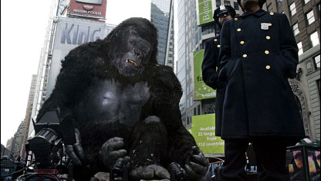 Óriási King Kong bömböl a belvárosban