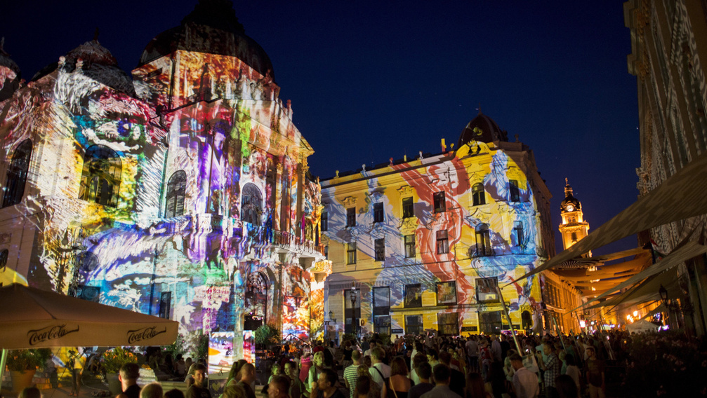 Fényfestés Pécsen több mint tízezer négyzetméteren