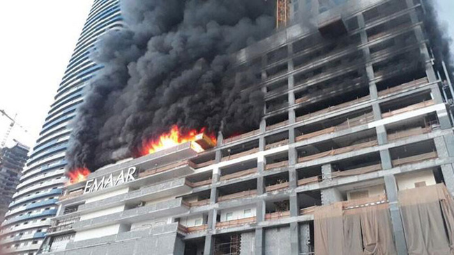 Sokkoló tűzvész Dubajban - videó