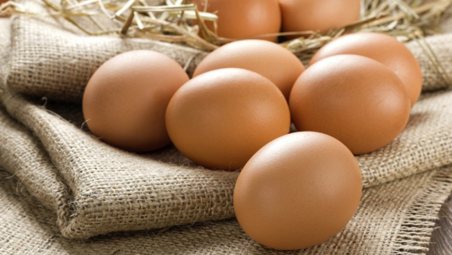Milyen tojás jut a boltokba húsvétra?