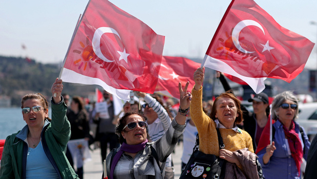 Halálos incidens a törökországi népszavazáson