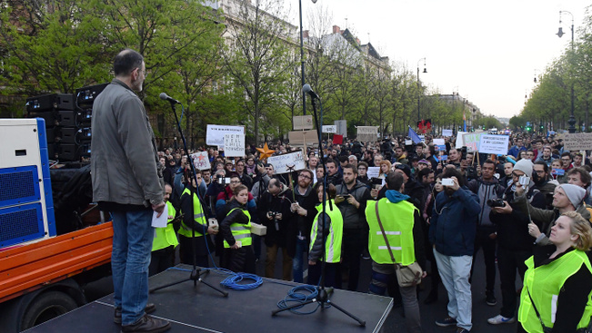 Az Andrássy úton tüntettek az orosz befolyás ellen