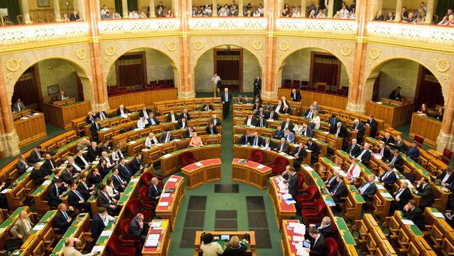 Timmermans, Soros és Mészáros Lőrinc is téma volt a parlamentben