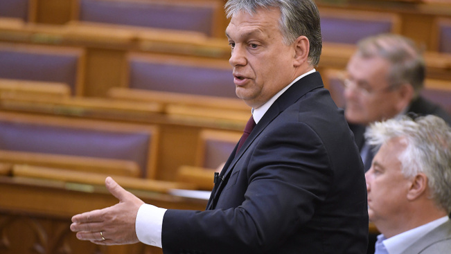 Orbán Viktor mint kiégett kommunista? Nem unatkoztak ma a parlamentben