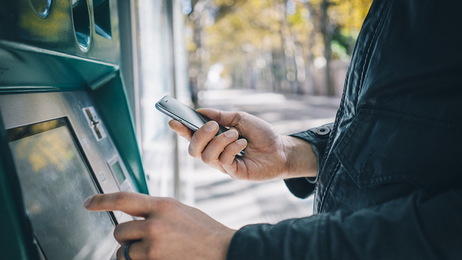 Így működik bankkártya nélkül az ATM
