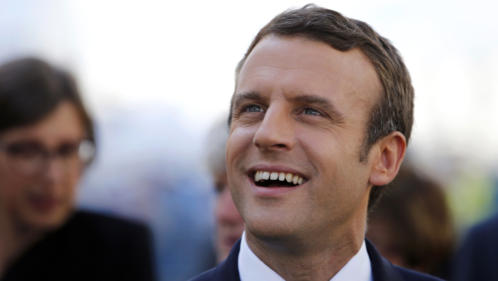 Szabad kezet kaphat Macron