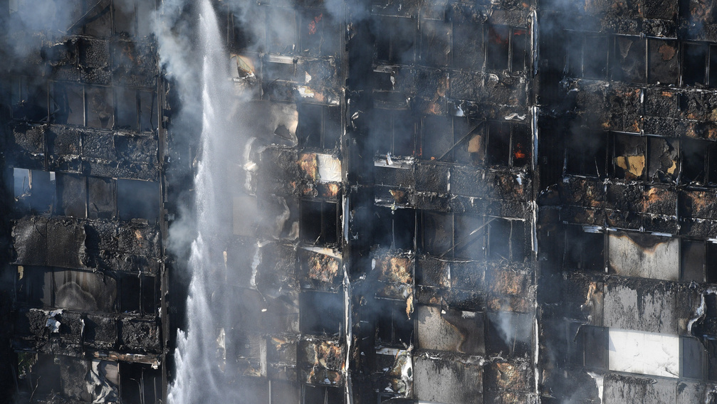 Láttam valakit kizuhanni - Halálos áldozatokat is követelt a londoni toronyház-tűz
