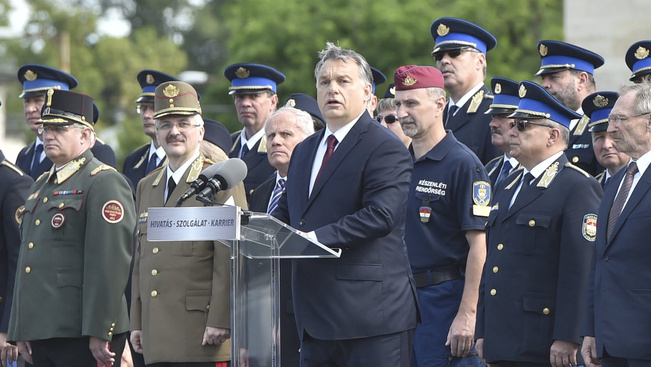 Orbán Viktor emberek közé hajtó teherautókról beszélt