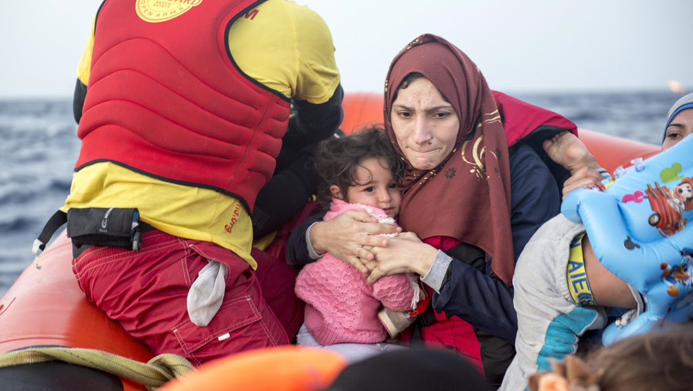 Kemény vád a földközi-tengeri civil mentőknek: vonzzátok a migránsokat