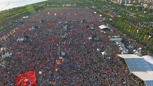 Százezrek meneteltek Törökországban
