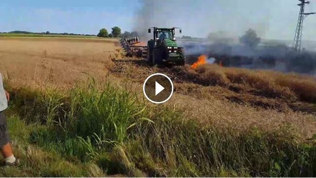 Egy bátor traktoros fékezte meg a tüzet - videó