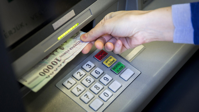 Elnyelik a pénzt a magyarországi ATM-ek is