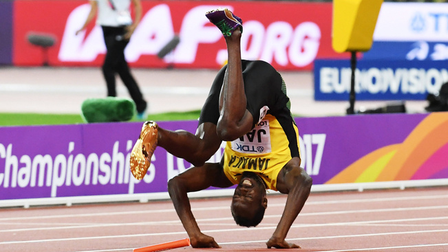 Szívszorító fotók: drámai módon ért véget Usain Bolt utolsó versenye