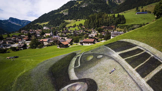 Nem semmi: így néz ki a különleges svájci földfestmény - galéria