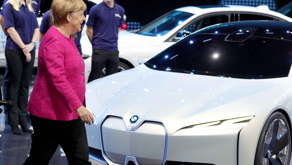 Nem meglepő: főleg elektromos járművek a frankfurti autókiállításon - Galéria