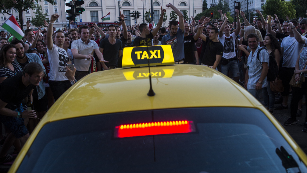 Folytatódik a harc a taxishiénák ellen